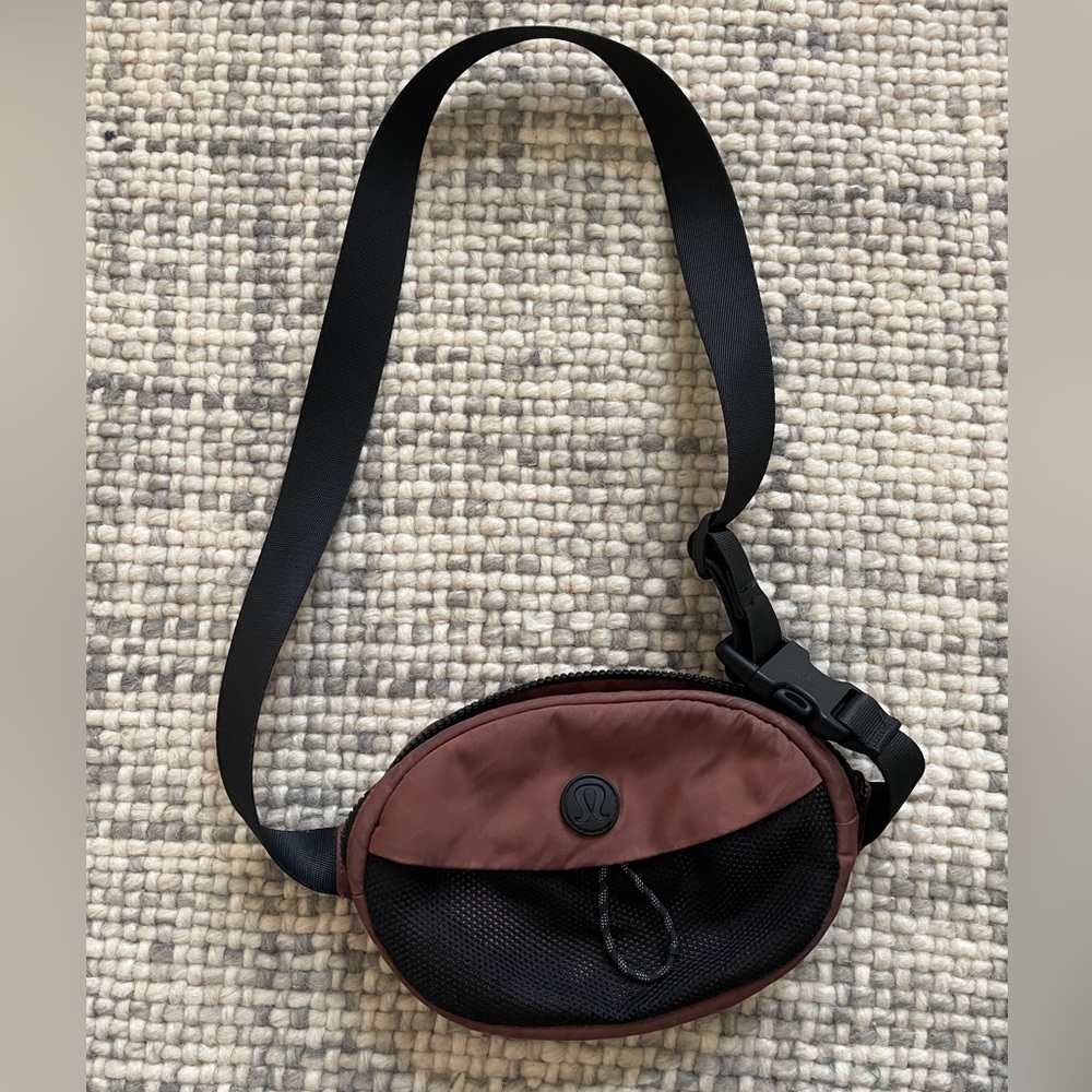 Lululemon Take It On Belt Bag/Fanny Pack, women's, one size, good condition